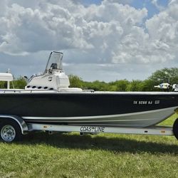 2005 Mako 211