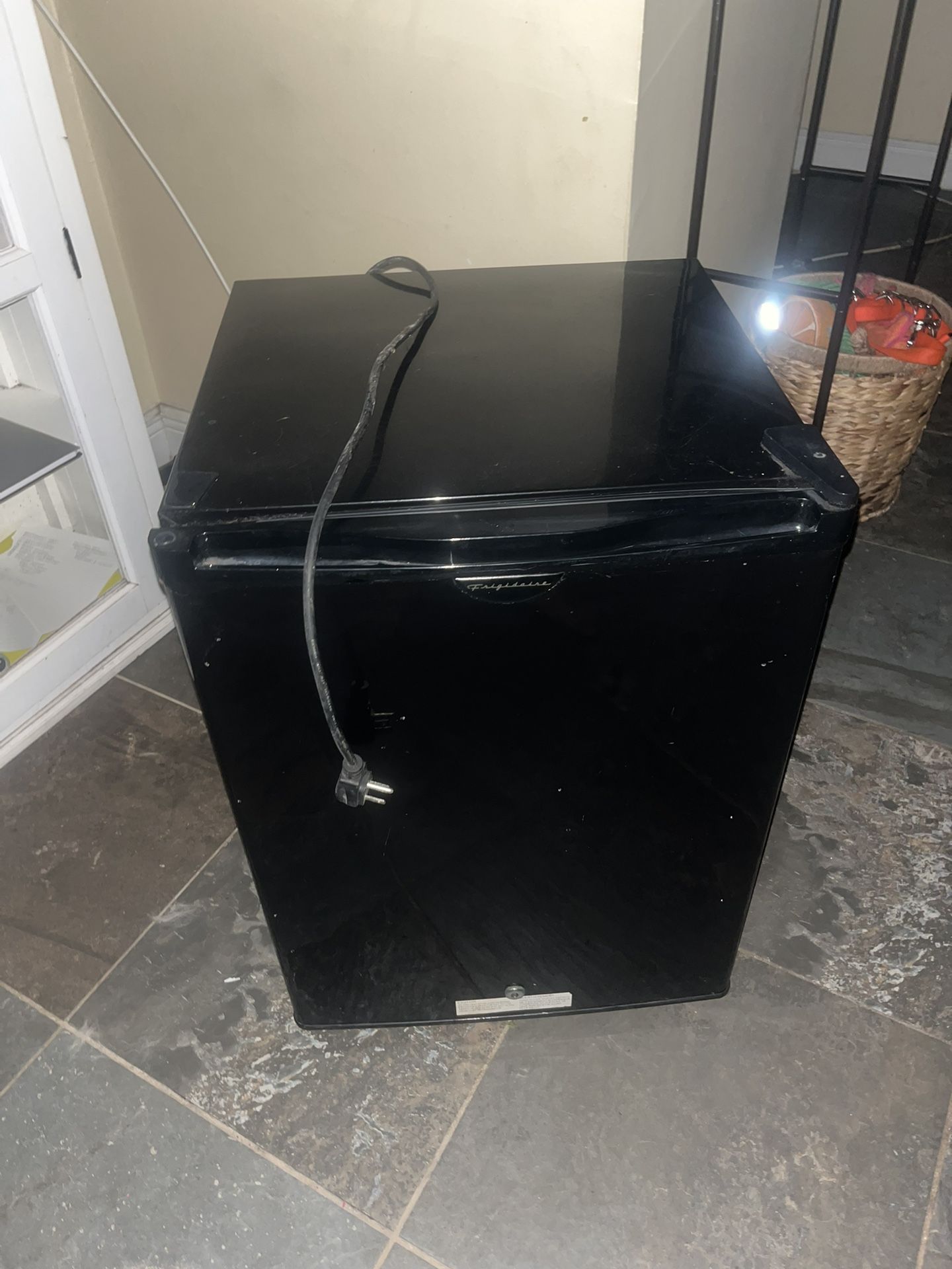 fridgaire mini fridge