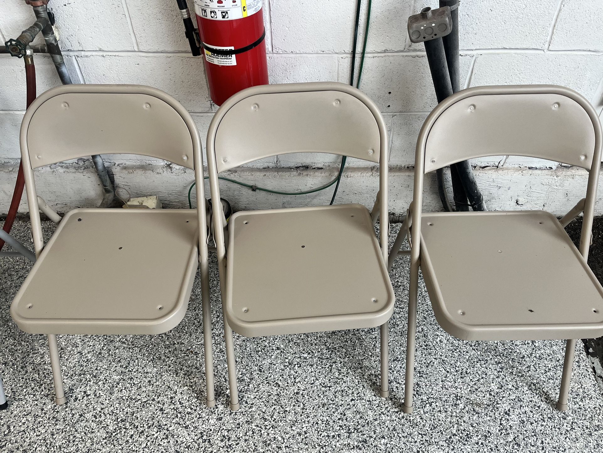 Folding chairs 