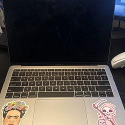 Apple MacBook Air (2019) - Core i5 - 8GB RAM, 128GB SSD - 1.6GHz - 13-inch Display