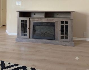 FOR SALE — ENTERTAINMENT CENTER / FIREPLACE TV STAND