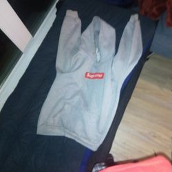 Supreme Hoodie - Draw Strings Missing