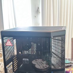Hyte y70 PC case 