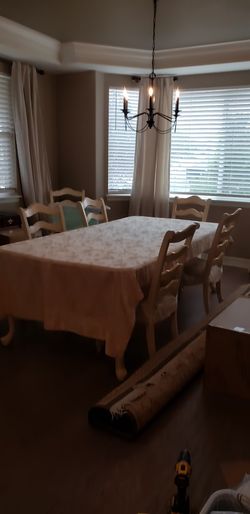 Stanley Furniture Table w/8 Chairs