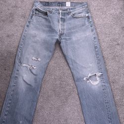 Levi’s 501 Distressed Light Wash Jeans ☆ W33 L30