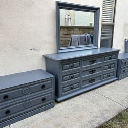 BEAUTIFUL QUALITY 5 PIECE HENREDON BEDROOM SET CAN DELIVER LOCAL IF NEEDED