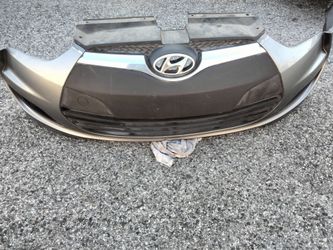 2012-2017 Hyundai Veloster complete front bumper with all the accessories OEM.