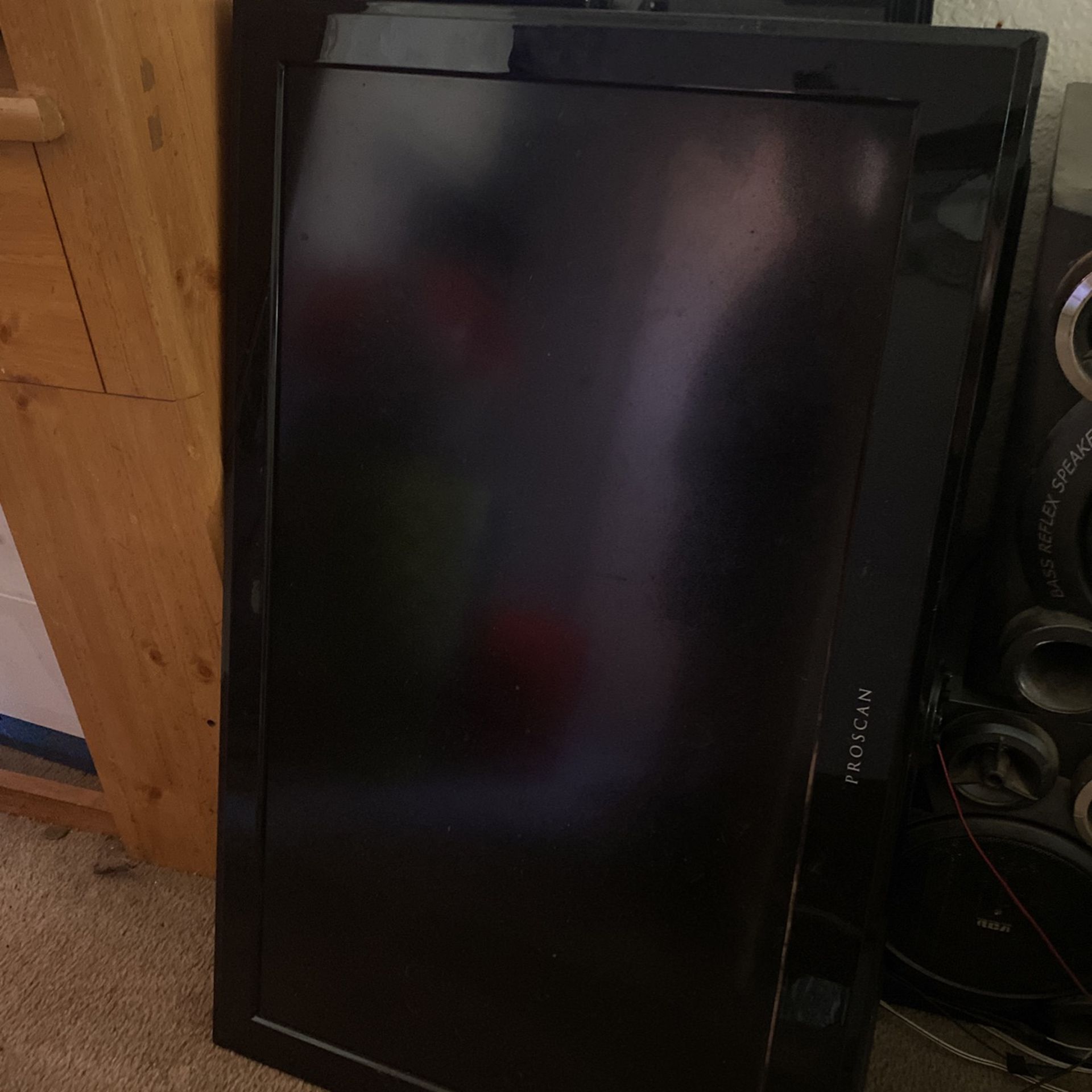 32 inch flatscreen TV with remote