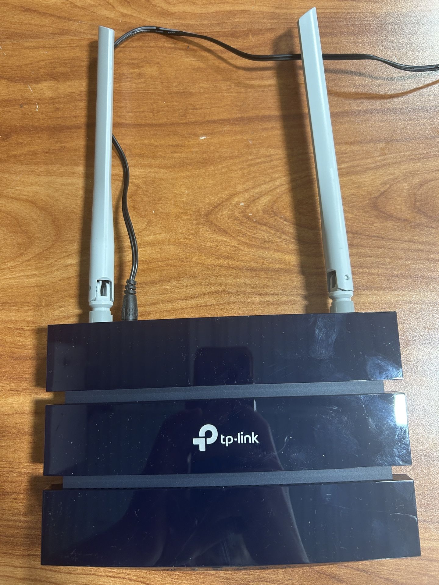 TP-LINK Model Archer A5 AC1200 Dual Band Wi-Fi Router 4-Port Ethernet Switch