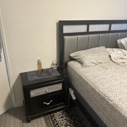 Full Bed Set With Mattress 