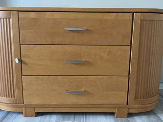 Solid Wood Dresser - EXCELLENT Condition