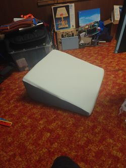 9.5"H Padded Memory Foam Wedge Pillow with Side Pockets