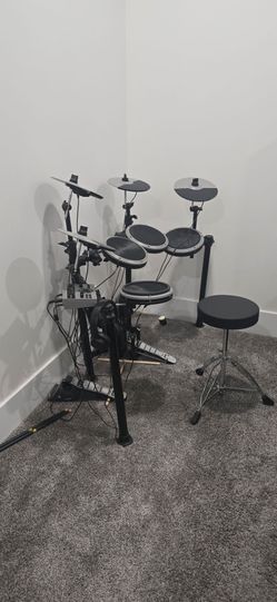 Donner Adults Electronic Drum Set with Quiet Mesh Drum Pads, 31 Kits, 450+ Sounds, DED-200X, Gray