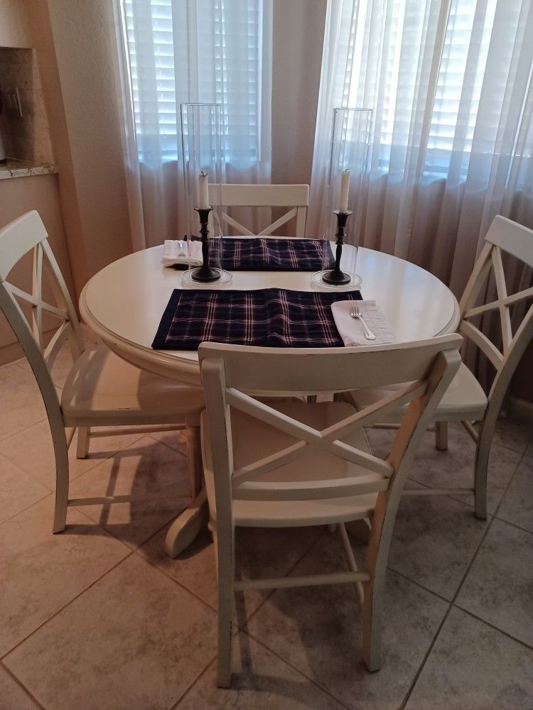 Kitchen Table And 4 Chairs