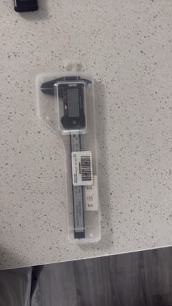 Electronic digital caliper