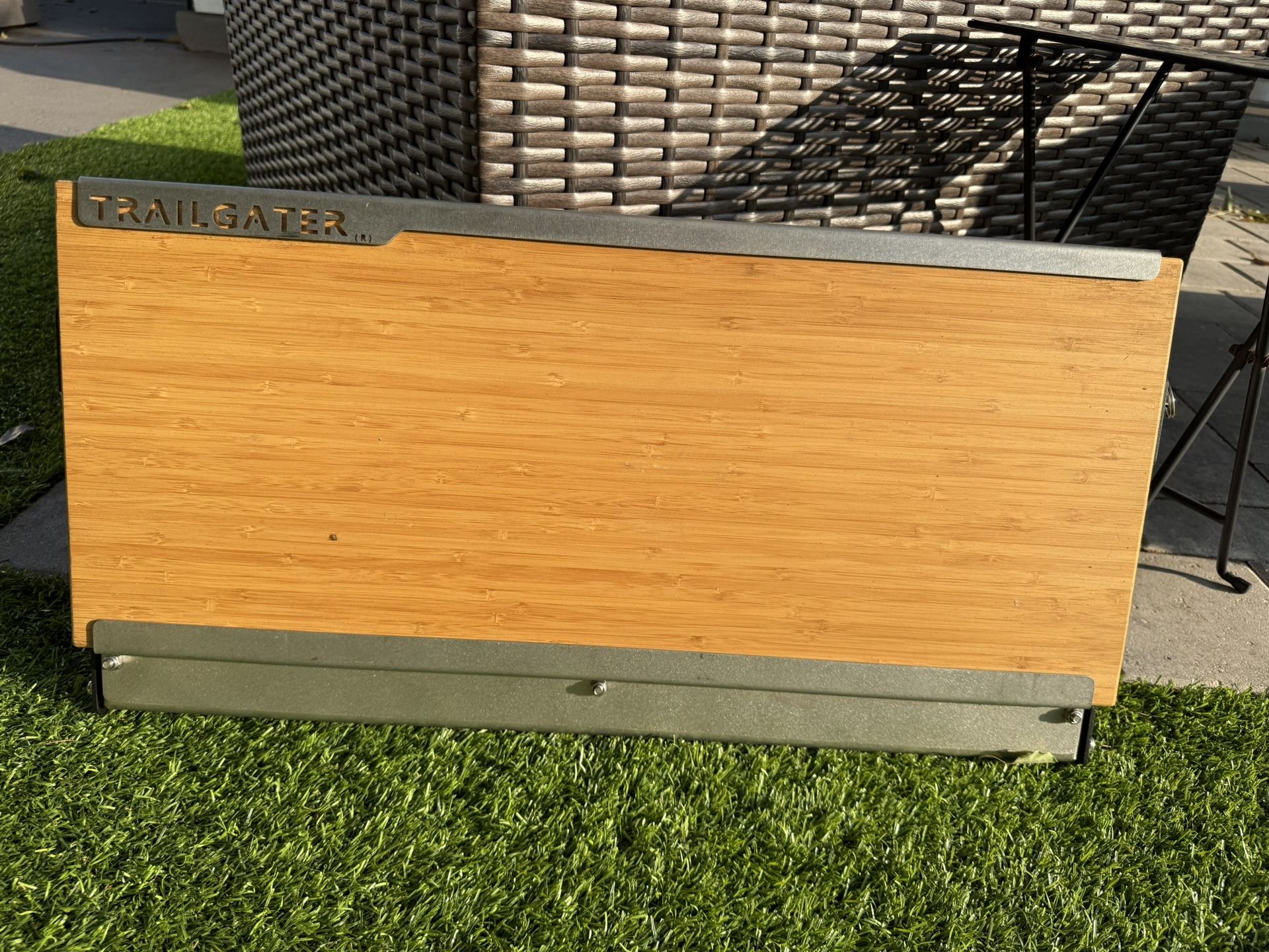 OUTBACK ADVENTURES JK TRAILGATER W/ BAMBOO CUTTING BOARD - BLACK