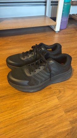 Sketchers slip resistant work sneakers
