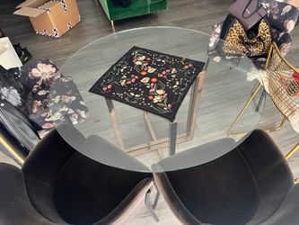 Glass table + 4 chairs