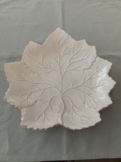 Olfaire Maple Leaf Shaped Plate