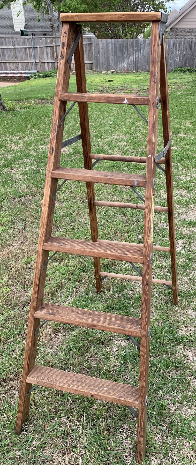 6 FOOT WOODEN LADDER LIKE NEW