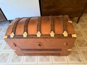 Antique, Victorian Dome top steamer trunk, beautiful copper color finish
