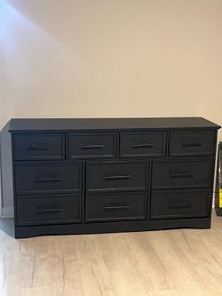 Black 10-Drawer Dresser – Modern Style – Excellent Condition 🖤