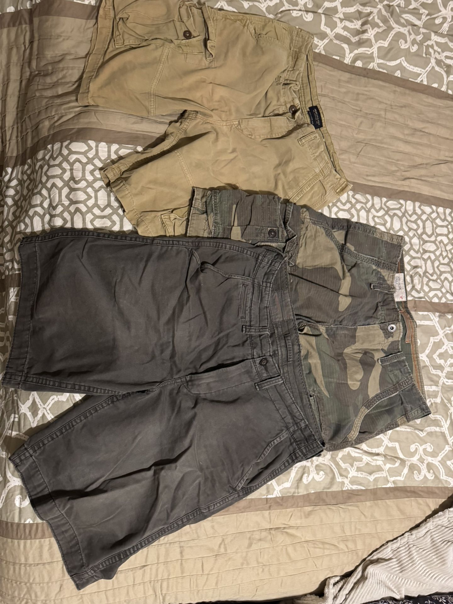 6 Pair Of American Eagle Men’s Longer Length Shorts Sz 34