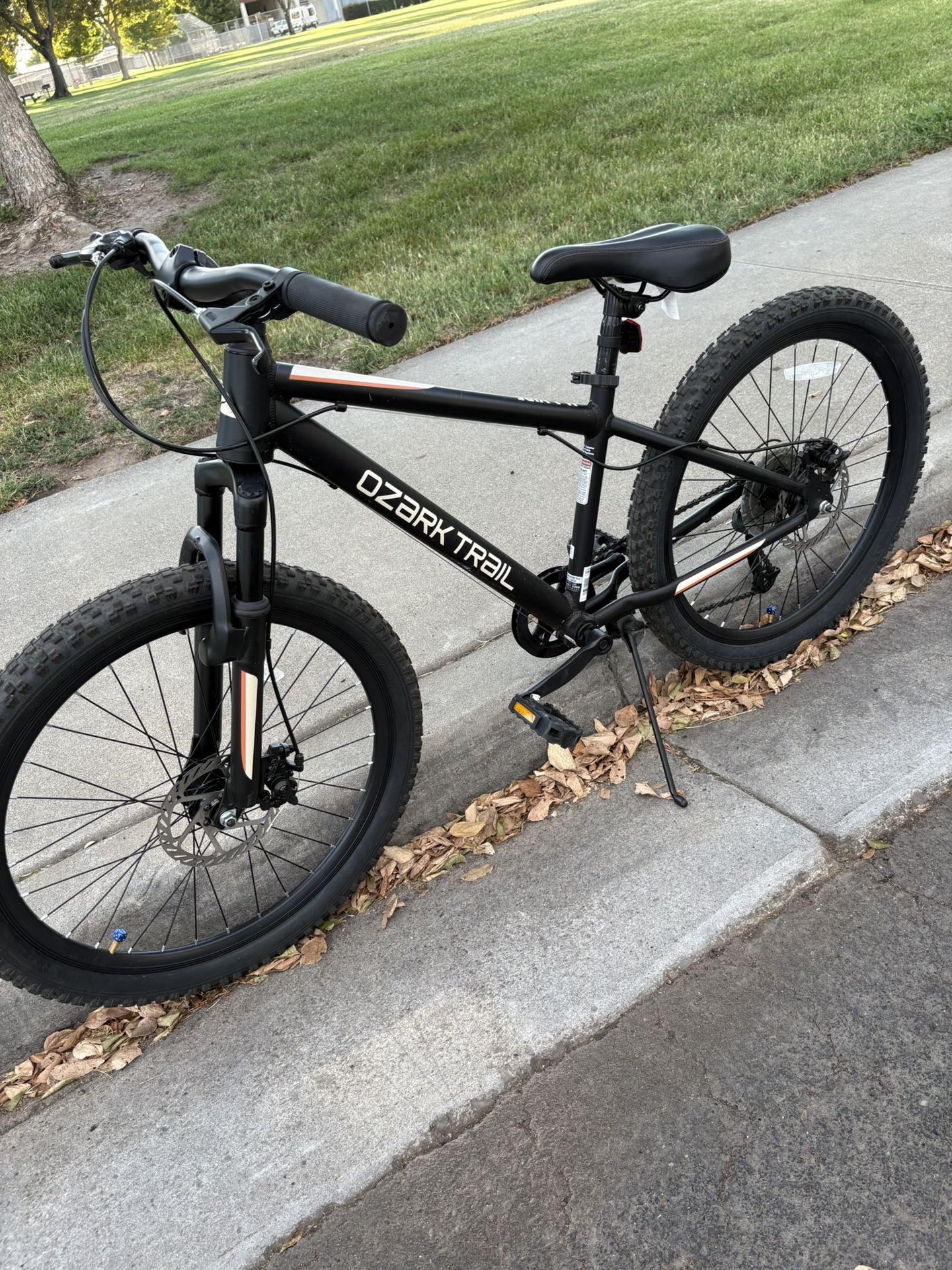 24 Inch Ozark Mountain Trail Bike Fits Riders 4’6 To 5’6 Teen