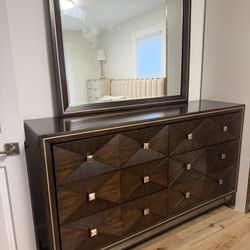 Elegant 5-Piece Bedroom Set – Solid Wood, Modern Geometric Design