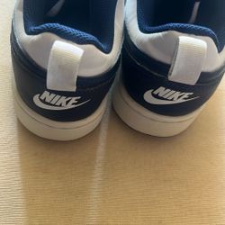 nike tennis shoes