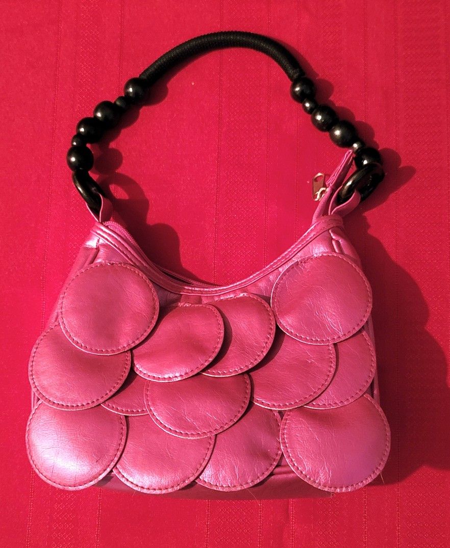 Vintage Prezzo pink faux leather fish scale handbag Purse Pocketbook with a black corded and wood-beaded handle.