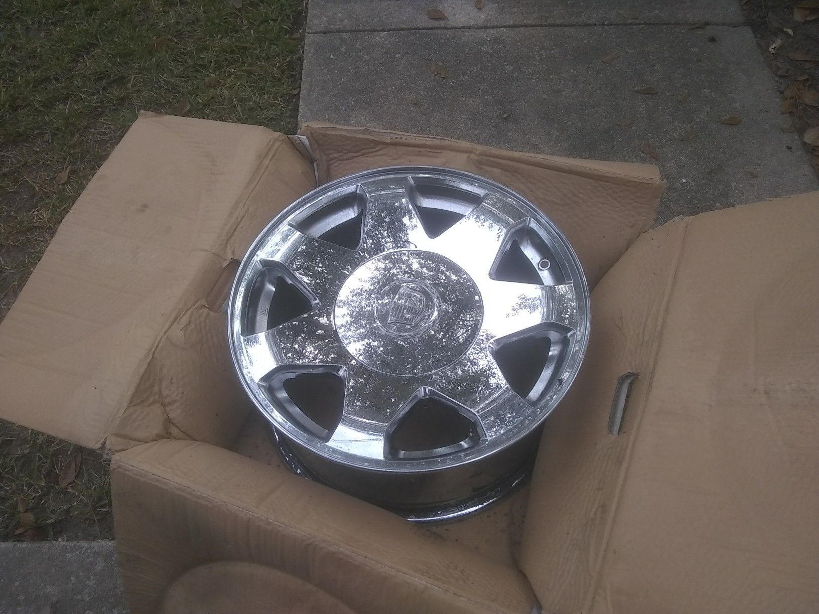 Cadillac escalade, 17 good rims no rash marks .