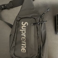 Supreme Sling Bag (SS21) Black for Sale in Queens, New York - OfferUp