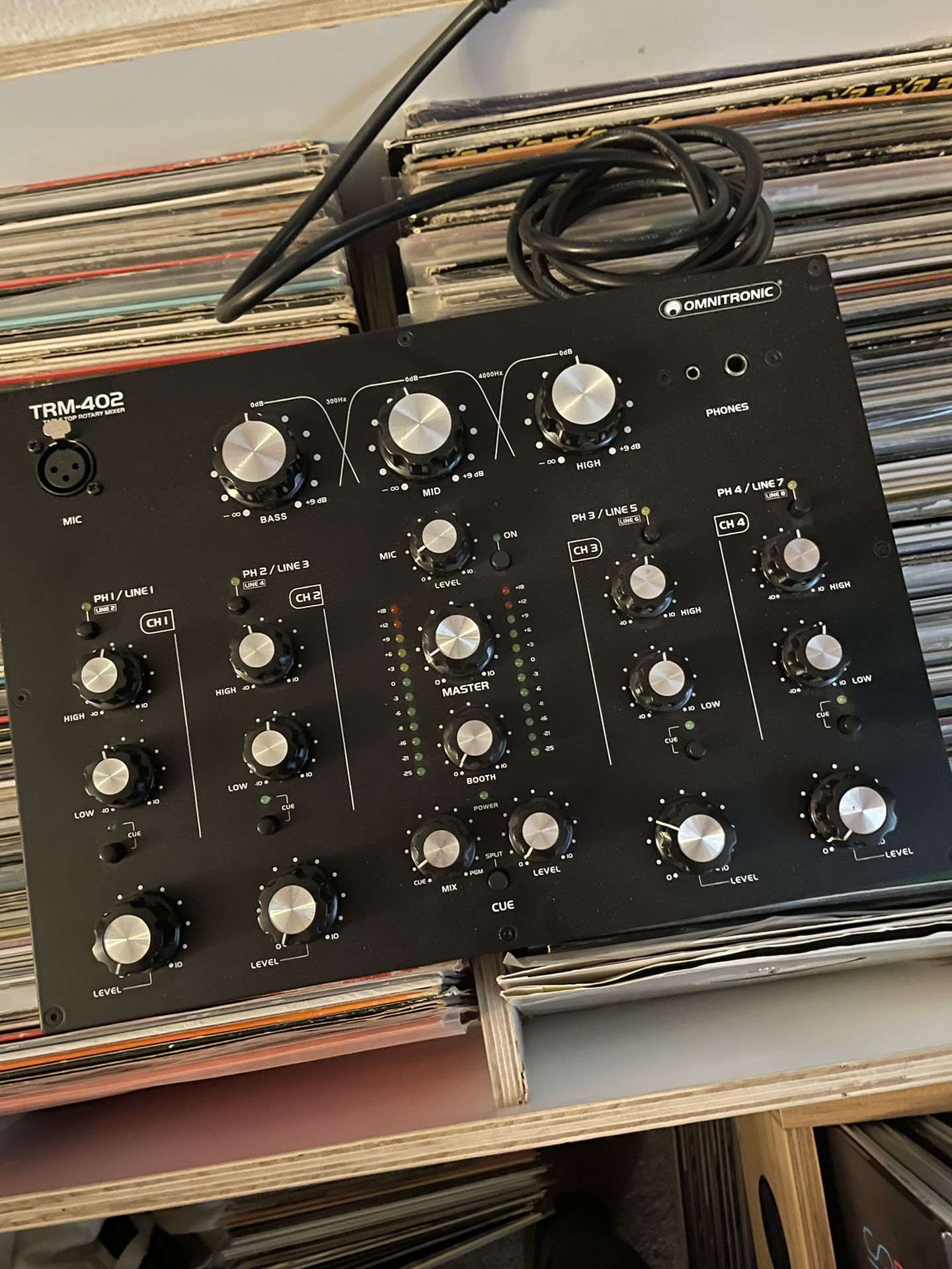 Omnitronic TRM402/Facepanel セット Omnitronic TRM-402 4 Channel Rotary Mixer at Gear4music
