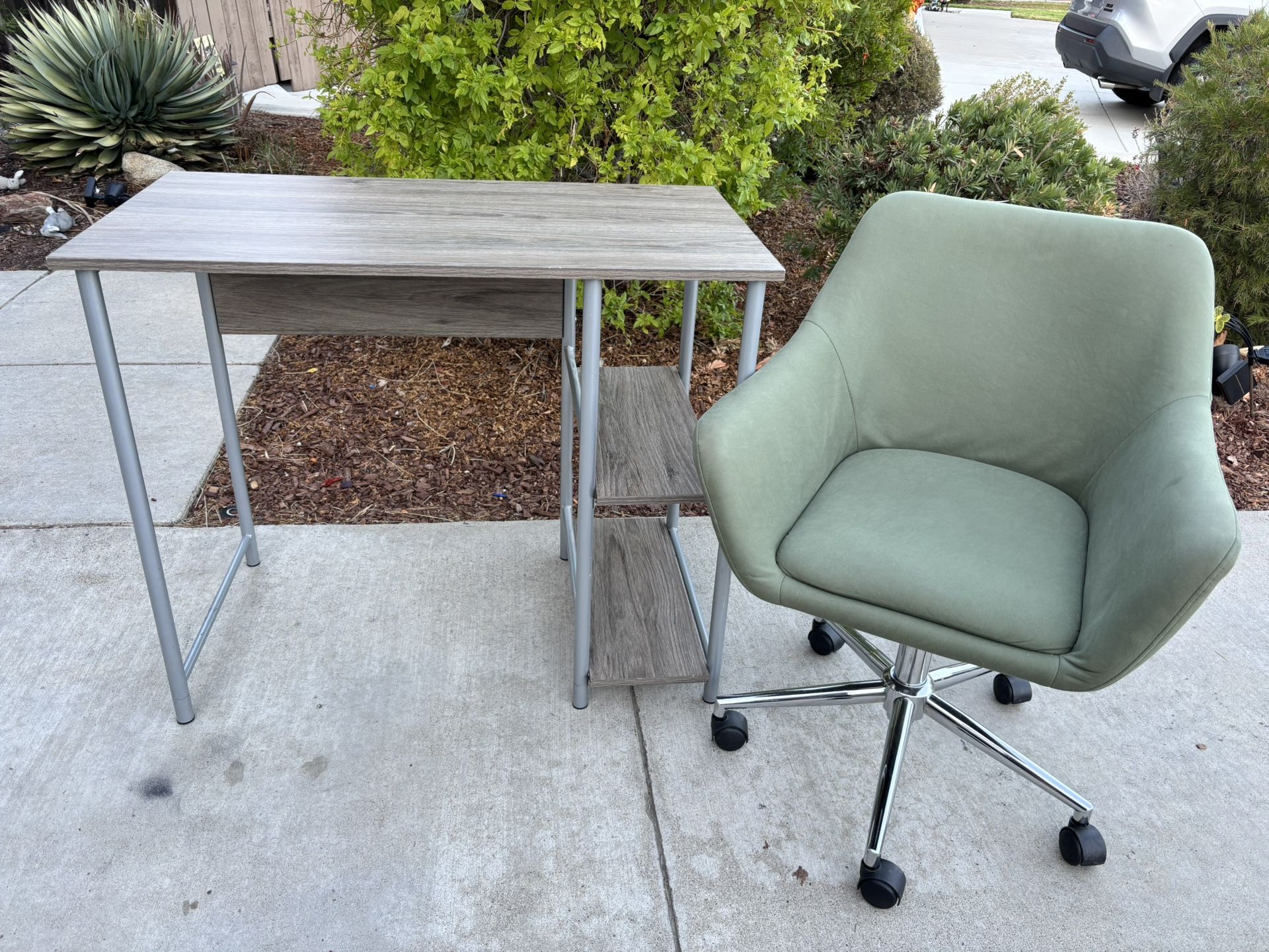Gray Modern Desk and Chair Great Condition 