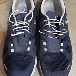 On Cloud Men’s Size 10 Shoes 
