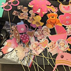 baby girl shower photo props already prepared 55 Pcs.
Never used just prepared.