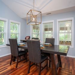Haverty’s Dining Room Table And 8 Leather Chairs