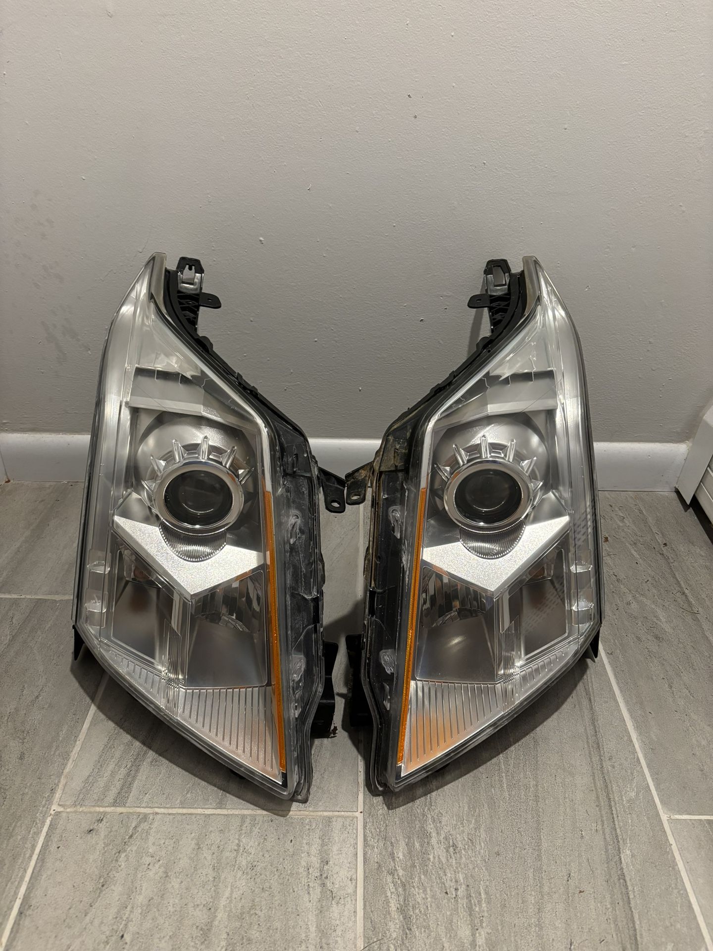 Cadillac SRX Headlights