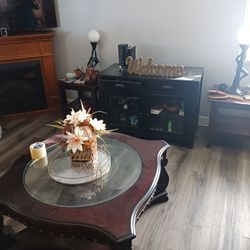 Mesa De Sntro  Y Un Mesa Para  La Television  Y 2 Mesas Con  Todo Y Lan Paras  En Total Son 6 Piesas 