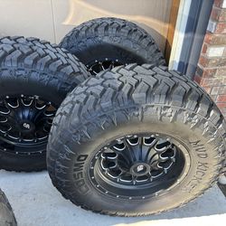 Jeep wheels lrg 17x9.5 with new 35x13:50-17 tires duel bolt pattern 5x5 /5x4.5