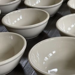 Set of 12 Ceramic World Ultima Restaurant Quality Bowls, Excellent Condition