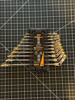 Gearwrench ratcheting wrench set
