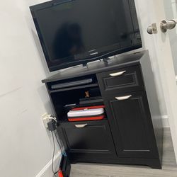 32 Inch Samsung TV And Table 