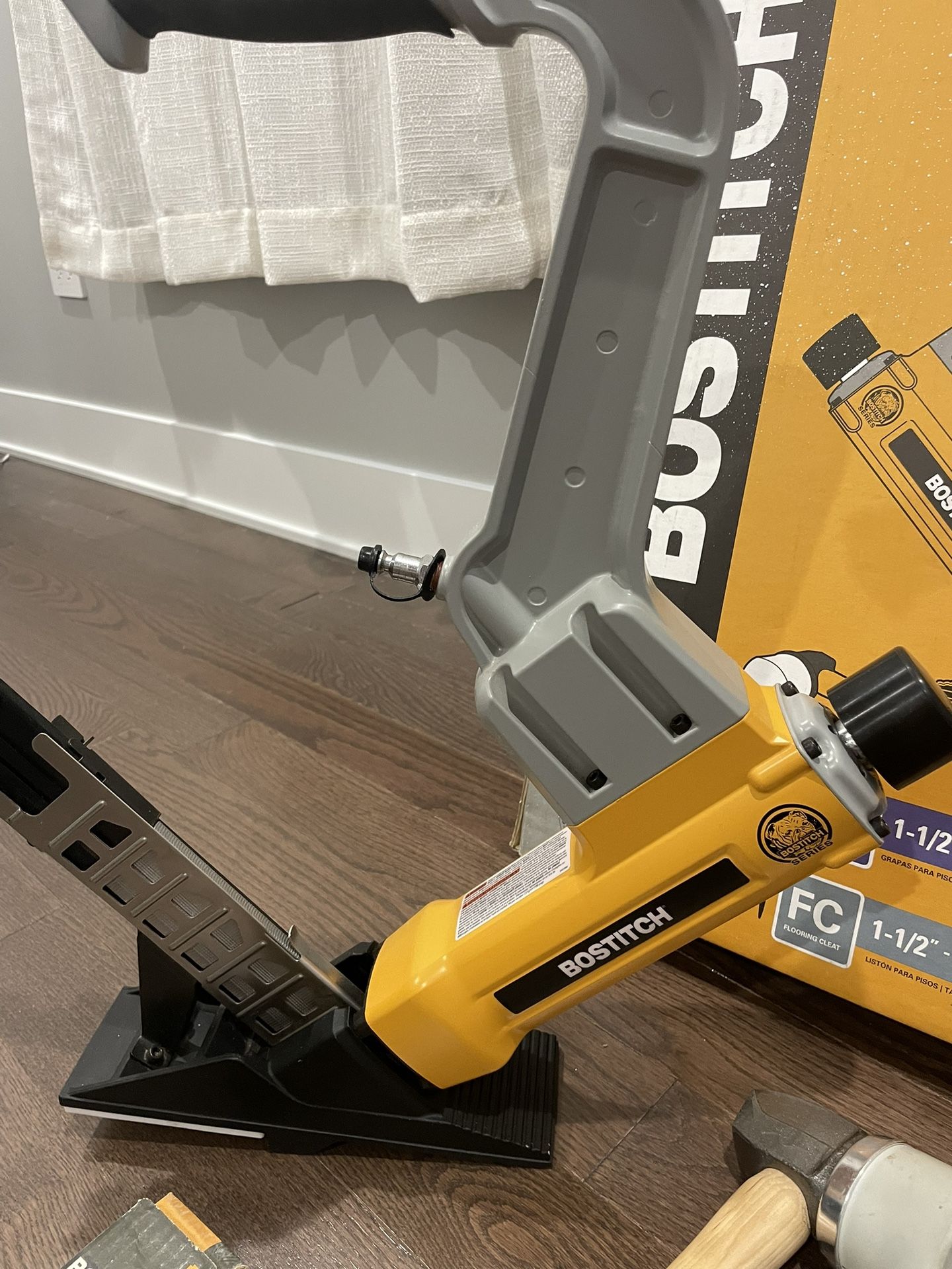 BOSTITCH flooring nailer 2 in 1 for Sale in Chicago, IL OfferUp