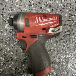 Milwaukee 12V 1/4 Impact Driver