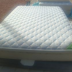 Queen Size Mattress And Box Spring 