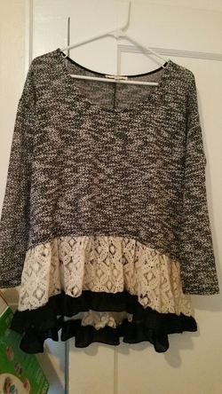 Cute tunic top with lace.