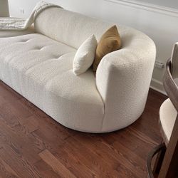 BEAUTIFUL COUCH 