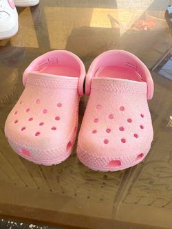 Sparkling Pink Crocs 🩷🐊
